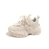 Zapatos deportivos de cuero para hombre y mujer, nuevo estilo otoño 2026, tenis blancos antideslizantes para estudiantes, zapatillas ligeras para correr para niños, venta al por mayor