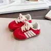 Tênis de Treino Casual Alemão para Meninas 2026 Outono Novos Sapatos Individuais Sapatos Esportivos de Solado Macio para Meninas Sapatos com Painel de Veludo para Bebê Coreano