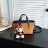 Colección de otoño transfronteriza nueva: bolso de hombro retro de gamuza para mujer, un bolso cruzado o de mano elegante y discreto para el día a día