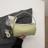 Bolsa pequena versátil e estilosa de alta costura transfronteiriça para mulheres, novo modelo 2026, bolsa de ombro e transversal casual leve de alta qualidade
