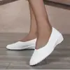 Zapatos de cuña para mujer, Tenis blancos, Zapatos tradicionales de tela de Pekín, Zapatos de suela blanda para enfermeras de hospital y farmacia, Zapatos de lona negros cómodos para mamás