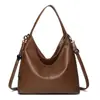 2026 Nova Bolsa de Ombro de Couro Macio Cor Sólida Grande Capacidade Bolsa de Mão Bolsa Transversal Bolsa Feminina Retrô Bolsa de Braço Casual Versátil