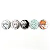 Crachás de metal podem ser impressos com logotipos, pins de personagens de anime, crachás de trabalho com formatos personalizados, medalhas de produtos relacionados e crachás de nome de funcionários.