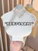 Camisa Base Verde com Gola Alta Pequena e Mangas Curtas, Novo Estilo Feminino 2026, Elegante e Emagrecedor, Roupa Íntima com Mangas Bufantes, Top Curto