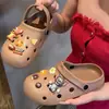 Zuecos Modelo Nuevo 2026 para Mujer, Sandalias de Verano, Medias Pantuflas para Hombre, Zapatos Cerrados para Playa al Aire Libre con Suela Suave, Dibujos Animados, Celebridad de Internet