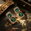 Novos Brincos de Coração com Flor Incrustada de Diamantes Verdes, Modernos e Personalizados para Mulheres, Frescos, Doces e de Luxo Leve, Atacado