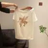 Camiseta Blanca de Manga Corta Off-Shoulder Estilo Coreano para Mujer, Nuevo Modelo Primavera/Verano 2026 con Estampado de Pony, Corte Holgado, Top Adelgazante