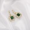 Pendientes elegantes de gemas cuadradas esmeralda de estilo hip hop para mujer, de estilo europeo y americano, con diseño versátil de alta gama.