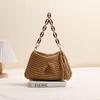 Bolsa de Hombro con Borlas de Algodón Tejido de Venta Caliente Transfronteriza Nueva Bolsa de Paja Plisada de Nicho para Mujer Bolsa de Playa para Vacaciones en la Costa