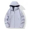 Colección de otoño e invierno: chaquetas minimalistas y ligeras para exteriores, ropa de trabajo con opciones de logotipo personalizadas y ropa deportiva para exteriores para uniformes corporativos