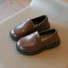 Sapatos Novos para Meninas Primavera/Outono 2026 Estilo Britânico Infantil Cor Sólida Sapatos Pequenos de Couro para Bebê Menina Preto Casual Moda Flats