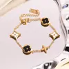 Pulsera de Acero de Titanio Estilo Vintage de Alta Venta Transfronteriza para Mujer, Oro de 18 Quilates, No se Desvanece, Moderna, Lujo Ligero, Joyería de Gama Alta, Directo del Fabricante