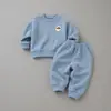 Conjunto de ropa deportiva y casual unisex para bebés y niños, estilo coreano, color liso, con piernas cónicas, adecuado para primavera y otoño, nuevo conjunto de dos piezas