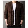 Suéter cárdigan de punto jacquard con patrón trenzado y bolsillo para hombre para Otoño e Invierno, Ropa exterior de punto moderna ajustada con mangas largas