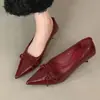 Zapatos de tacón de aguja con punta fina y lazo estilo francés para mujer, para llevar con faldas, tacones medios-altos, charol suave, sencillos, para el trabajo, tacones bajos, zapatos de mujer
