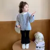 Chaqueta de cachemir gruesa a rayas para niñas Otoño e Invierno 2025 Nuevo Estilo Coreano para Bebé Suéter Cálido de Lana de Invierno