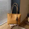 Bolsa de Mujer de Venta Caliente Transfronteriza Bolso Tote Retro de Personalidad a la Moda Mujer 2026 Nuevo Bolso de Hombro Casual para Viajes Estudiantes Mujer