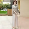 Conjunto de duas peças de camisa, blusa, camiseta, top para mulheres de meia-idade e idosas, novo conjunto estiloso estilo chinês para mães, novo estilo verão 2025