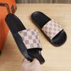 Venta directa de fábrica nueva moda cuadros talla grande presbicia verano hombres antideslizantes desodorantes suaves zapatillas hombres