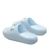 Nuevas Zapatillas Lindas para Mujer, Uso Exterior de Verano, Antideslizantes No Olorosas de Suela Gruesa para Baño en Casa para Hombres