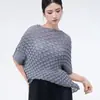 Suministro directo de fábrica de tops plisados de manga corta estilo Issey Miyake para mujer, de alta gama, corte holgado, color liso, casual, versátil, elegantes para el verano