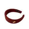 Faixa de Cabelo de Lã Lisa Colorida Estilo Ano Novo com Aba Larga e Etiqueta Dourada Cabeça de Pônei para Mulheres, Sensação de Alto Padrão, Faixa de Cabelo que Não Aperta, Headband, Acessório de Cabelo