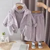 Conjunto de invierno para niña 2026 estilo nuevo, chaleco cálido grueso y de moda, conjunto de tres piezas de invierno para niños, disponible para dropshipping