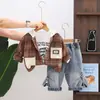 Conjunto casual estilo coreano para meninos, idades de 1 a 5 anos, nova coleção de outono, manga longa, com capuz, xadrez com tema de carro, conjunto de três peças