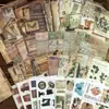 Un creativo juego de regalo de diario con temática vintage, perfecto para una fiesta temática retro, incluye materiales de diario vintage y es un regalo ideal para otros