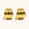 Pendientes Exagerados Plisados de Alta Gama de Moda Transfronteriza Europea y Americana de Acero Inoxidable Chapado en Oro de 18 Quilates con Patrón Ancho en Forma de C para Mujer