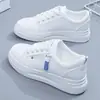 Zapatos Blancos de Piel para Mujer 2026 Nuevos Primavera Otoño Comercio Exterior Versátiles Casuales Deportivos Suela Suave Ligera Zapatos de Tabla para Viaje Modernos