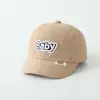 Gorras para Niños Estilo Nuevo Americano al por Mayor Primavera y Otoño Forradas de Felpa Gorra de Béisbol para Bebé Gorra Caliente de Pico de Pato de Bebé de Moda con Letra