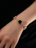 1 Peça de Pulseira de Trevo de Quatro Folhas Dourada para Mulheres, Joia de Corrente de Flores de Luxo Leve e de Alta Qualidade, Moda Europeia e Americana, Versátil