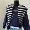 Chal Exterior de Punto Rayado con Pompón Estilo Retro de Hong Kong Bufanda Triangular Retro para Mujer Chal Decorativo Cálido de Otoño e Invierno Bufanda para el Cuello
