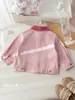 Chaqueta de Mezclilla de Otoño para Niña con Aplicación de Gato de Dibujos Animados, Bolsillo, Cuello Campana, Cierre de Botones, Top Elegante y Versátil