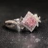 Nuevos accesorios de eBay de Cao Shi, anillo creativo de circonita con diamantes rosas y cuerda cruzada para damas, joyería de mano Joker para uso diario