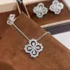 Collar de Trébol de Cuatro Hojas Brillante Multicolor de Diamantes Completos, Suerte, Alta Calidad, Nuevo Modelo 2026, Lujo Ligero, Exquisito, Moda, Elegante Cadena para Clavícula