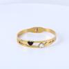 Moda coreana elegante blanco y negro amor fritillaria pulsera de acero inoxidable joyería acero titanio doble fila pulsera corazón de melocotón mujeres Venta al por mayor