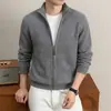 Cárdigan de punto con cremallera y cuello alto para hombre 2026 Otoño Invierno Transfronterizo Suéter Jacket de Color Sólido Engrosado Ropa de Punto Casual de Negocios