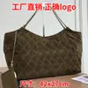 Nuevo bolso tote de gamuza estilo Chanel 2026 con correa de cadena de patrón de diamantes, gran capacidad, bolso de hombro y bolsa de compras para el antebrazo para mujer