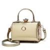Recomendación de Comercio Exterior Bolso Armadura de Cuero Brillante de Moda Nuevo Estilo Otoño 2025 Bolso de Mano Bolso de Novia Estilo Europeo y Americano Hombro Único Cruzado