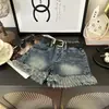 Conjunto de Verão para Meninas 2026 Novo Estilo Blusa Regata Vazada, Shorts Jeans, Conjunto de Três Peças, Conjunto Completo de Top e Calça