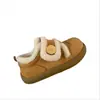Tênis de velcro de pelúcia branco leite feminino sola grossa 2026 novo estilo de inverno chique nicho sapatos de algodão tênis esportivo branco
