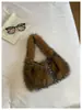 Bolso de felpa de diseño nicho estilo coreano, bolso tote peludo nuevo y elegante para ir al trabajo, perfecto para llevar de paseo