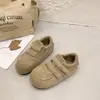 Zapatos de Entrenamiento Alemanes Marrones Retro con Velcro para Mujer Otoño Invierno Felpa Cálida Suela Suave Aumentan la Altura 3cm Casual Zapatos Deportivos Forrest Gump