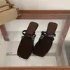 Sandalias de Goma Suave con Tacón Grueso Tejidas de Punta Cerrada Slip-On para Mujer, Temporada Primer Encuentro Verano 2026, Sandalias de Playa Huecas de Una Pieza Perezosas
