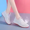 Zapatos de Tela Old Beijing 2024 Tenis Deportivos para Mujer Ligeros Casuales de Malla Suela Suave Planos Zapatos Casuales de Verano