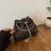 Bolso Pequeño Cruzado para Mujer 2026 Otoño Nuevo Retro Estampado de Leopardo Bolso de Mano Cadena Hombro Único Cruzado Bolso Cubo
