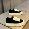 Zapatos para Hombre 2025 Nuevo Otoño e Invierno Estilo Coreano de Gama Alta Casual Zapatillas Deportivas para Adolescentes Suela Gruesa que Aumentan la Altura Deportivas Tendencia