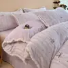 Nuevo juego de ropa de cama de cuatro piezas de terciopelo de leche de alta densidad, grado A, 2026, con diseño floral de bloques de color y forro polar de coral